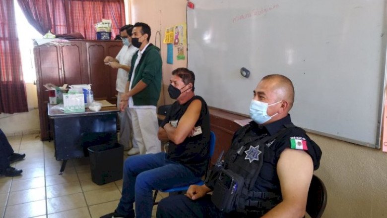 Alrededor de 400 policías fueron vacunados contra el COVID-19