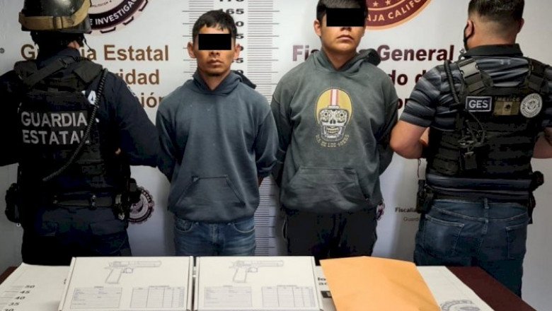Arresta FGE a dos hombres con armas y drogas