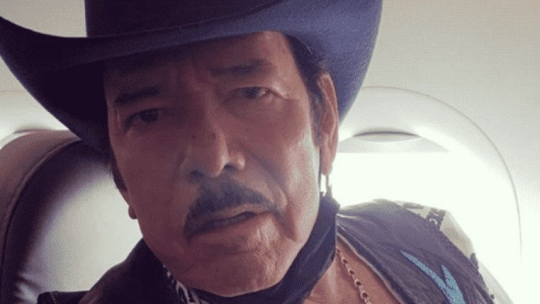 Captan a Lalo Mora toqueteando a una fan... ¡Otra vez!