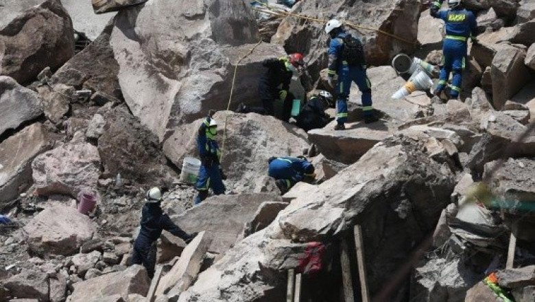 Dan primeros apoyos a damnificados por derrumbe del Chiquihuite