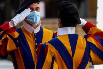 El Vaticano no pagará a empleados que no presenten pase sanitario