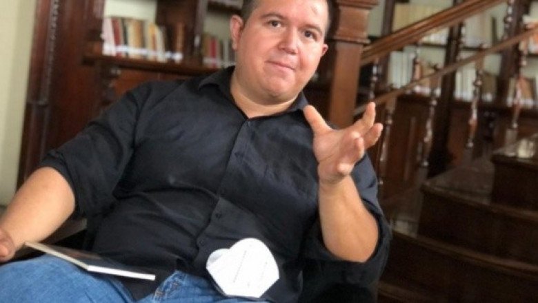 Hiram Ruvalcaba gana el Premio Nacional de Cuento Agustín Yáñez