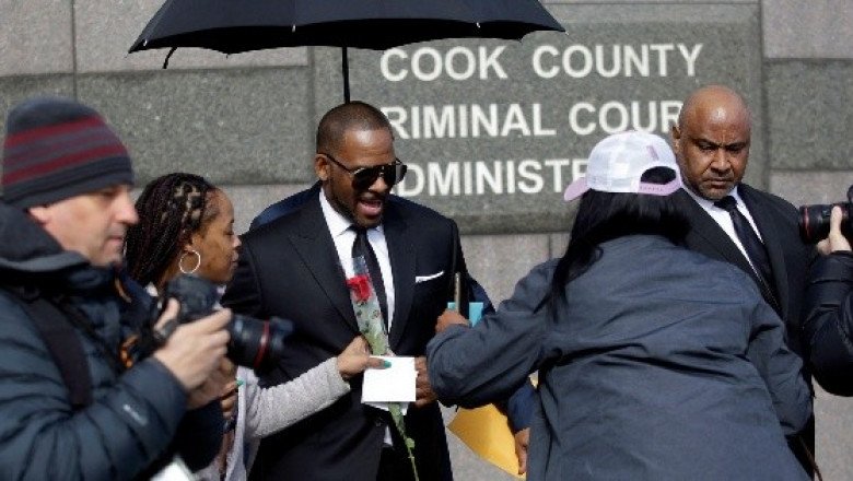 Hombre testifica abuso sexual por parte de R. Kelly en juicio