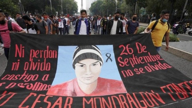 Inicia marcha a 7 años de desaparición de los normalistas de Ayotzinapa