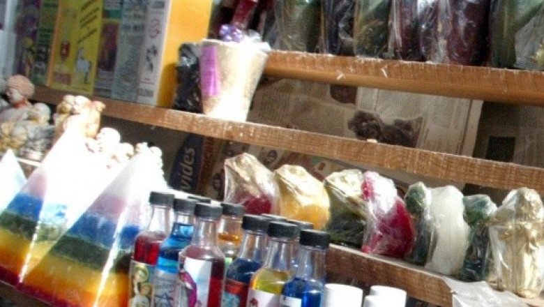 Maldición lo persigue: Hombre demanda a vidente por no quitar hechizo