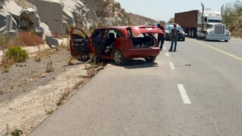 Muere hombre al choca su carro contra cerro