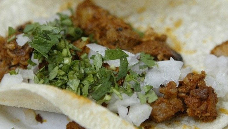 Niño prueba por primera vez un taco al pastor y sorprende a las redes con su reacción