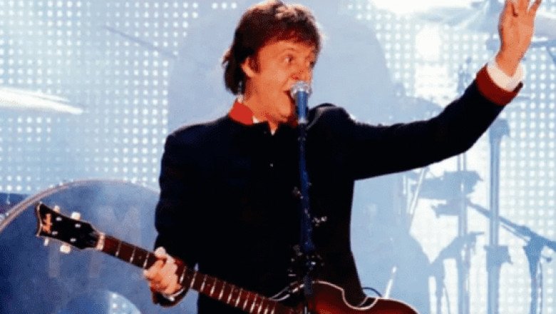 Paul McCartney canta en fiesta privada y se vuelve viral