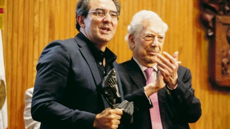 Vásquez gana la Bienal de Novela Mario Vargas Llosa
