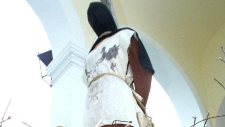 Acusan a dos mujeres de brujería por un caldo de guajolote