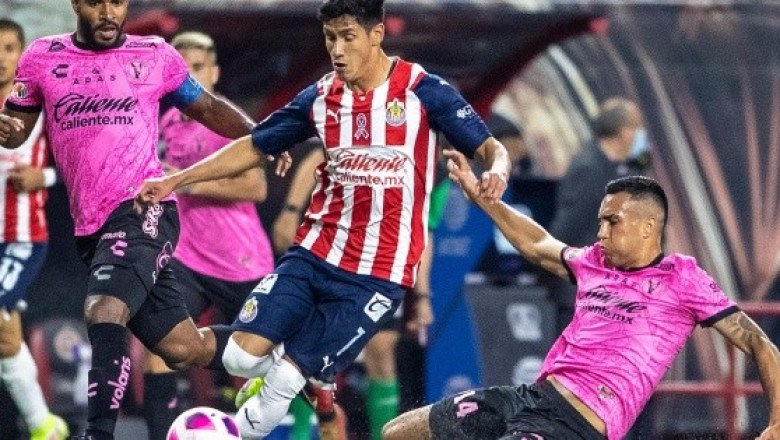 Chivas araña un punto en Tijuana