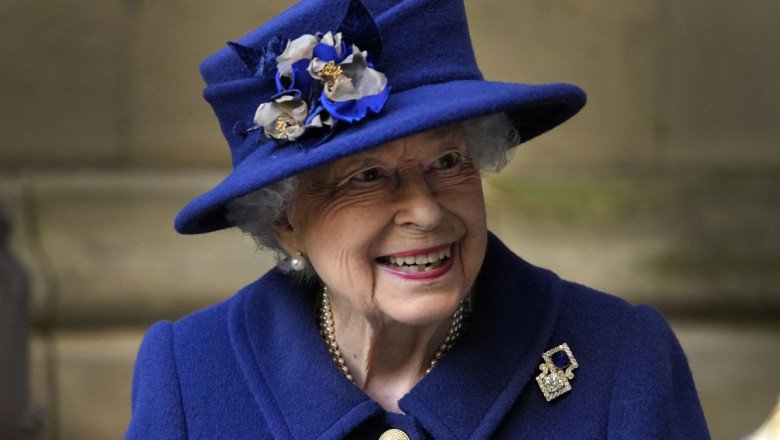 El Palacio de Buckingham revela ahora que Isabel II pasó la noche del miércoles en un hospital