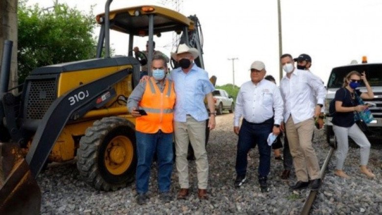 Ken Salazar recorre avance de Corredor Interoceánico en Oaxaca