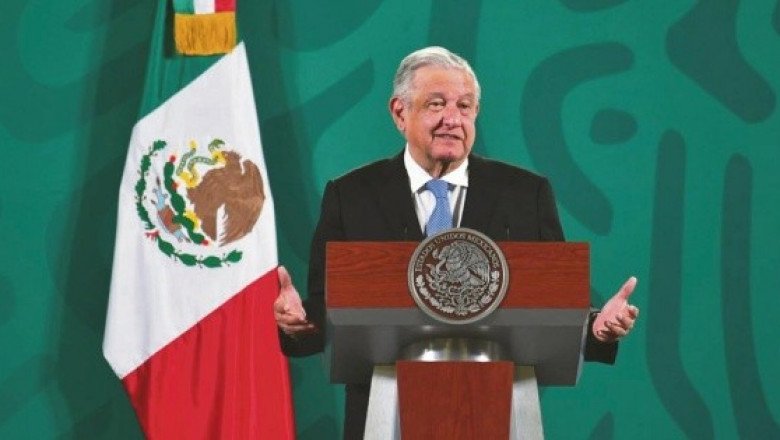 Llama AMLO neoliberal a la UNAM; surge defensa