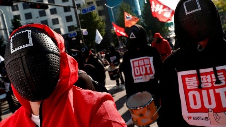 Se manifiestan contra el gobierno de Corea del Sur al estilo de “El juego del calamar”