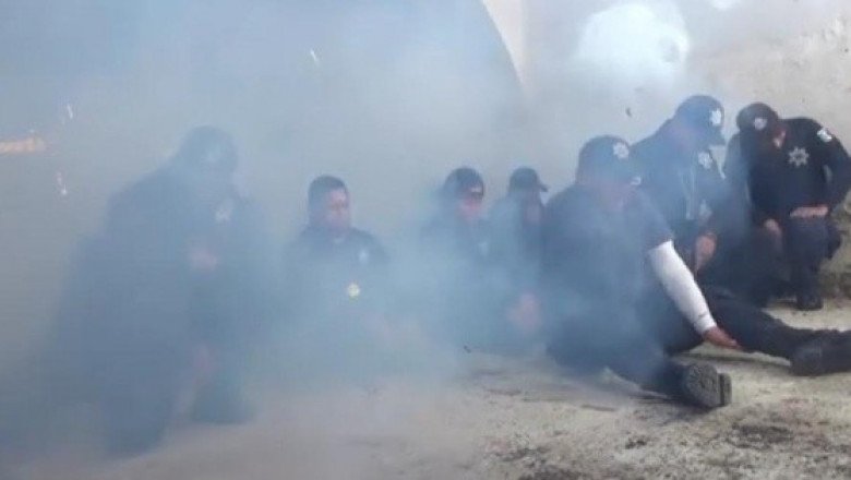 “Tranquilos, aguanten”: rocían con gas lacrimógeno a policías como entrenamiento