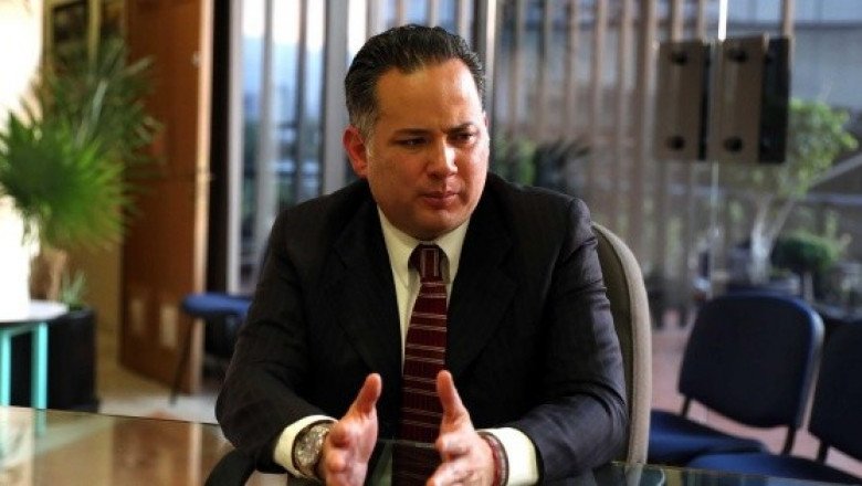 Escándalo por boda tumba a Santiago Nieto