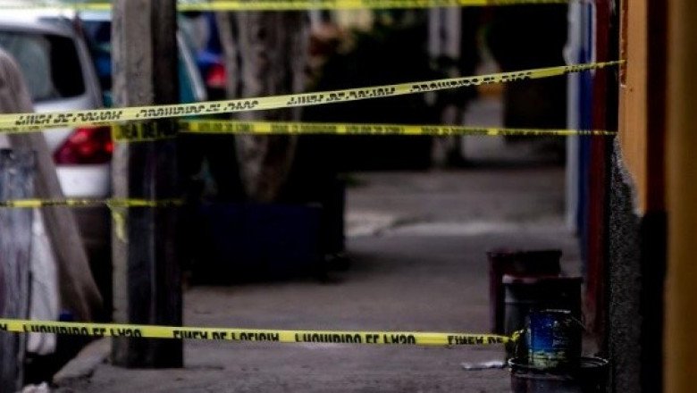 Localizan siete cuerpos desmembrados dentro de un taxi en Michoacán