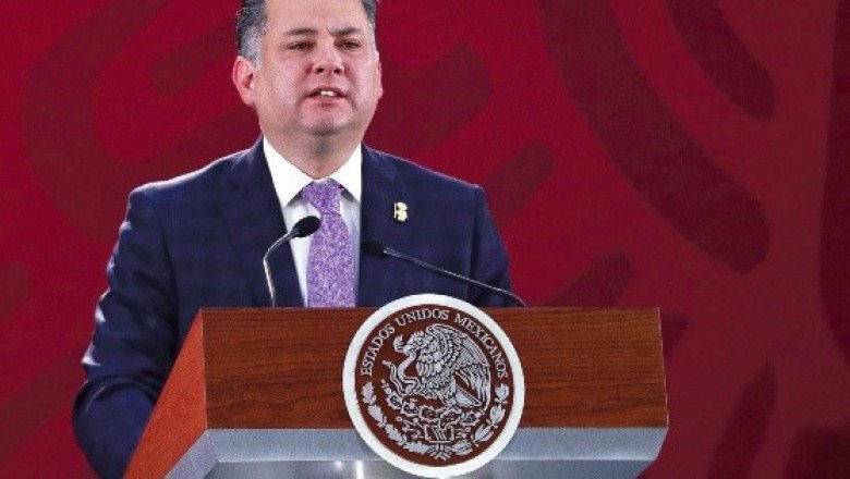 Renuncia Santiago Nieto a la UIF tras polémica por boda
