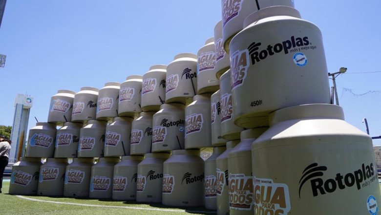 Entrega alcalde 400 tinacos a familias de distintas colonias