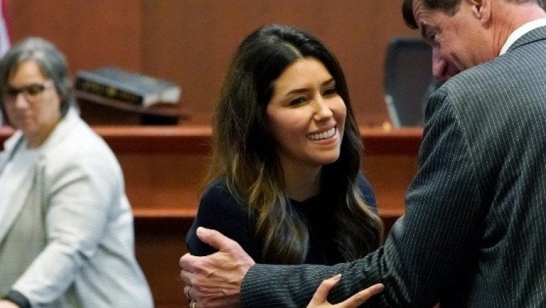 Camille Vasquez, abogada de Depp, salva vida de pasajero en pleno vuelo