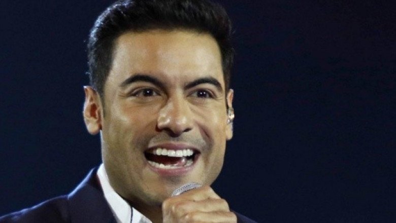 Carlos Rivera publica foto con supuesto anillo de casado