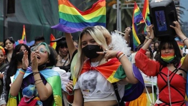 El Paseo de la Reforma se llena de color y diversión en marcha LGBT