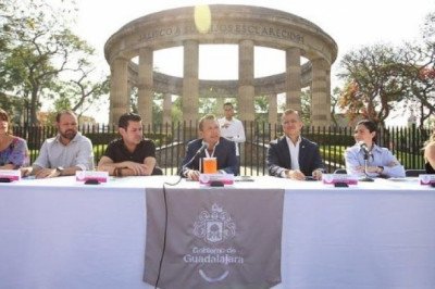 Lanzan internet y buzones de libros gratis en el Paseo Alcalde