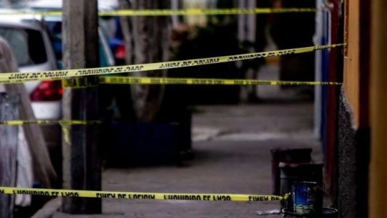 Mata a golpes a su suegra y la entierra en la sala de una casa