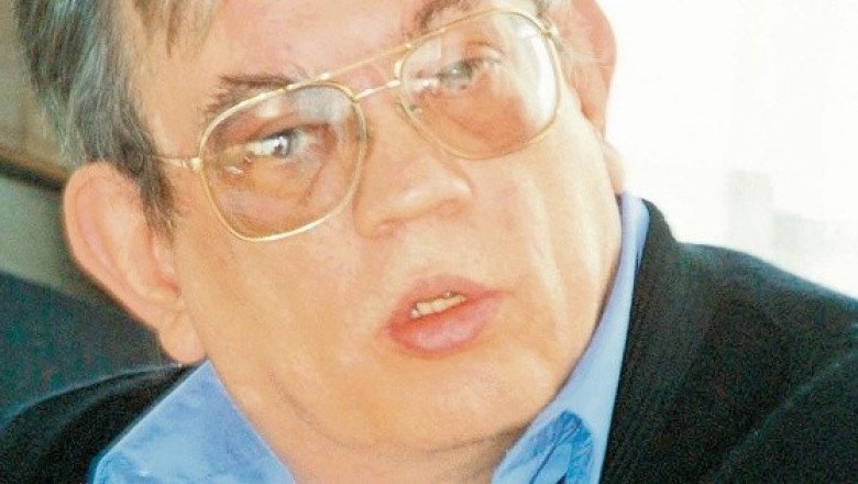 Muere Xavier Robles, escritor de la película "Rojo Amanecer"