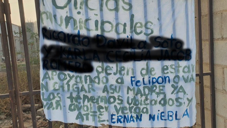 Cuelgan narcomanta contra policías municipales