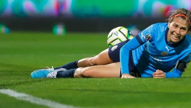 ¡Alerta en Chivas femenil! Alicia Cervantes se va lesionada