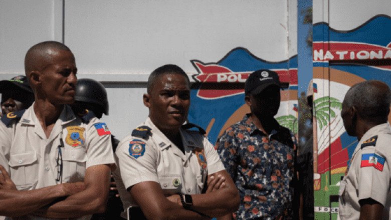 Policías protestan en Haití tras el asesinato de seis agentes