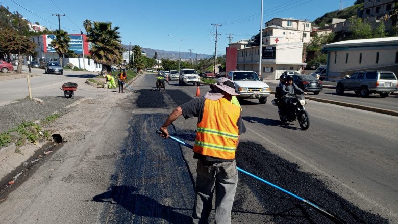 Informa Gobierno de Ensenada actuales obras de bacheo en Ensenada