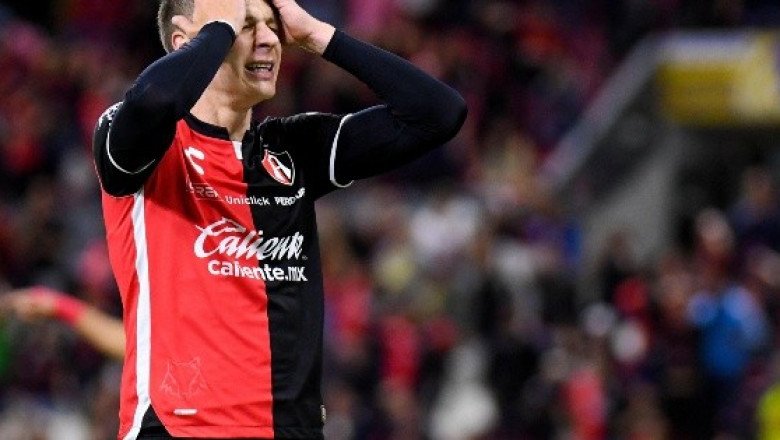 Aficionado pide matrimonio y es rechazado en el medio tiempo del Atlas vs Monterrey