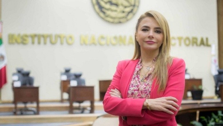 Carla Humphrey se registra como aspirante a consejera presidenta del INE