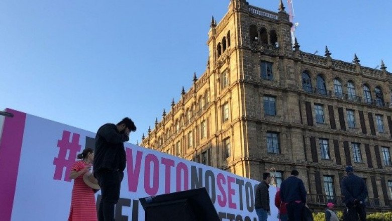 No somos narcos, somos ciudadanos, gritan en Palacio Nacional previo a manifestación