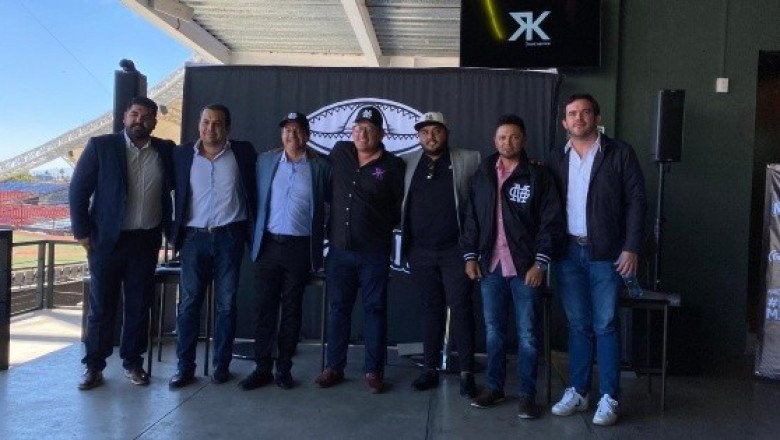 ¡Llegó en helicóptero! Así fue presentado el nuevo manager de Mariachis