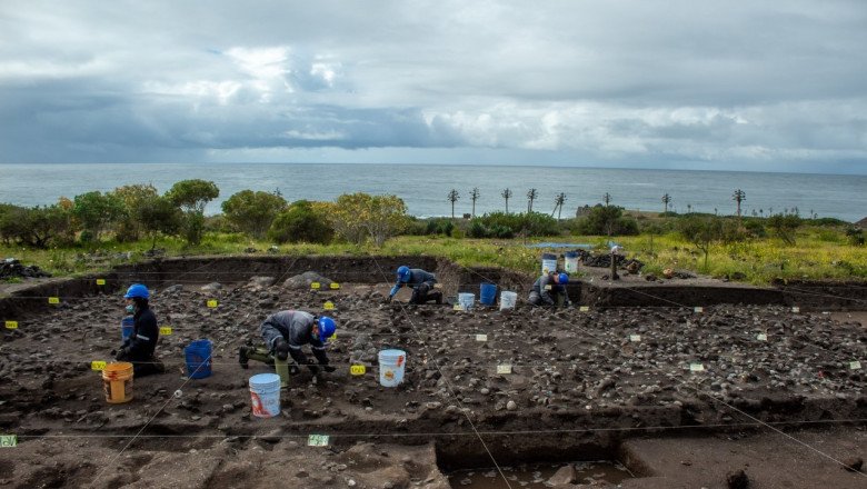 Hallan arqueólogos 16 entierros de más de 5 mil años