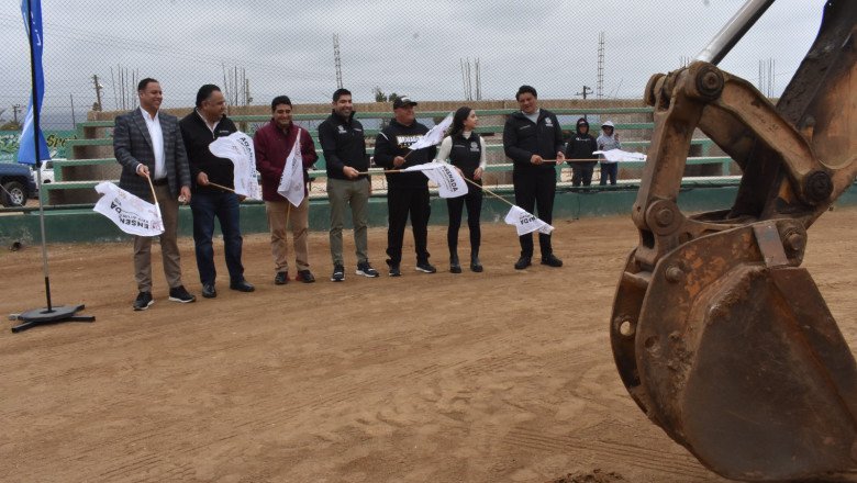 Arrancan rehabilitación de campo de béisbol en Maneadero