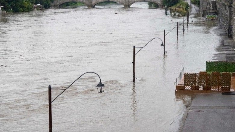 Más de 10 mil desplazados por inundaciones en Italia vuelven a casa