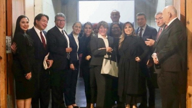 AMLO celebra con cena y “corcholatas” victoria en Edomex