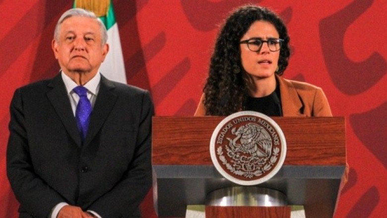 López Obrador llega a la mañanera acompañado por la nueva encargada de la Segob