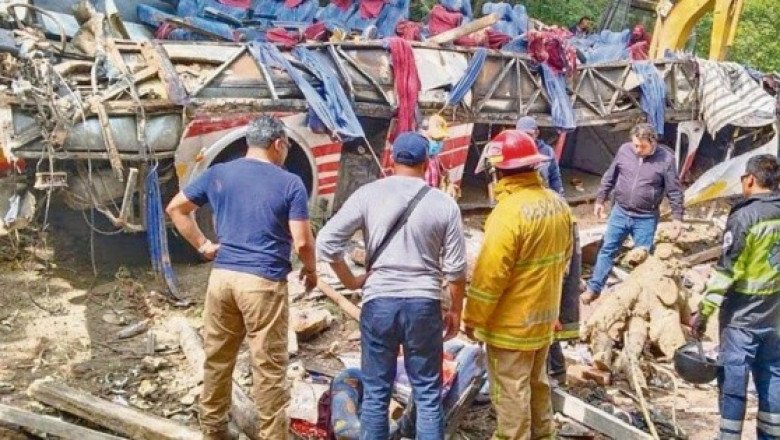 Suman 29 muertos de la volcadura en Oaxaca