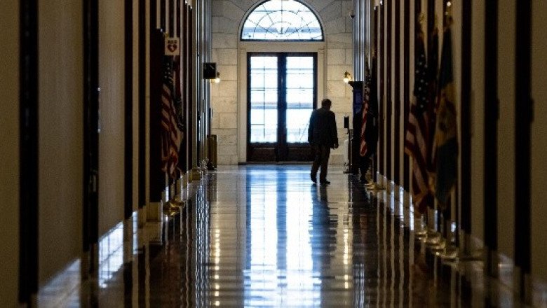 Policía reporta posibles disparos en el Capitolio de EU