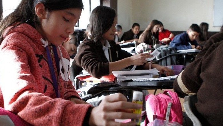 Exhiben errores y exigen parar el reparto de los libros de texto