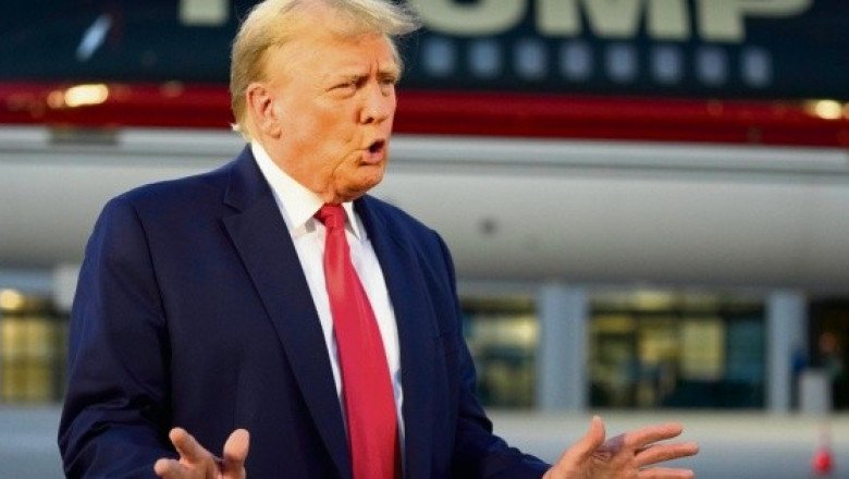 Donald Trump sale en libertad bajo fianza