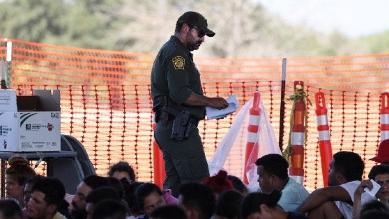 Ola masiva de migrantes en Texas deja dos muertes, entre ellas la de un niño