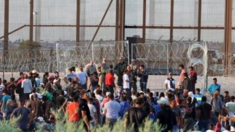 Miles de migrantes atraviesan México en pequeñas caravanas