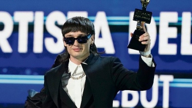 Peso Pluma le dedica su primer premio Billboard a México